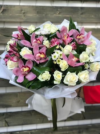 Букет цветов из: Розы и Хризантемы в Смышляевка