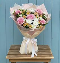 Букет цветов из:  Гвоздики, Орхидеи и Розы #REPLACE_PRED# Смышляевка