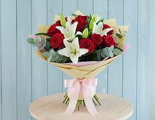 Букет цветов из:  Лилии и Розы в Смышляевка