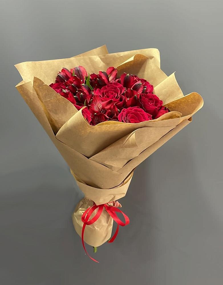 Букет цветов из: Альстромерии и Розы в Смышляевка