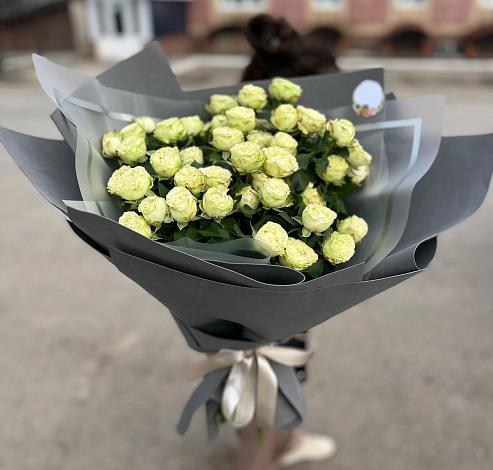 Букет Белые кустовые розы Солинеро в Смышляевка
