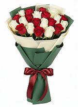 Букет Микс из красных и белых роз в Смышляевка