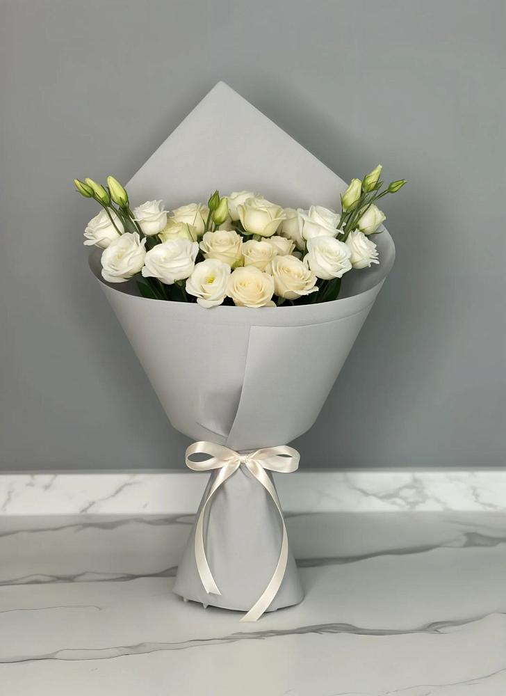 Букет цветов из: Розы и Лизиантусы в Смышляевка