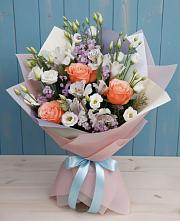 Букет цветов из:  Лизиантусы, Розы, Альстромерии и Гипсофила в Смышляевка