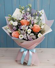 Букет цветов из:  Лизиантусы, Розы, Альстромерии и Гипсофила в Смышляевка