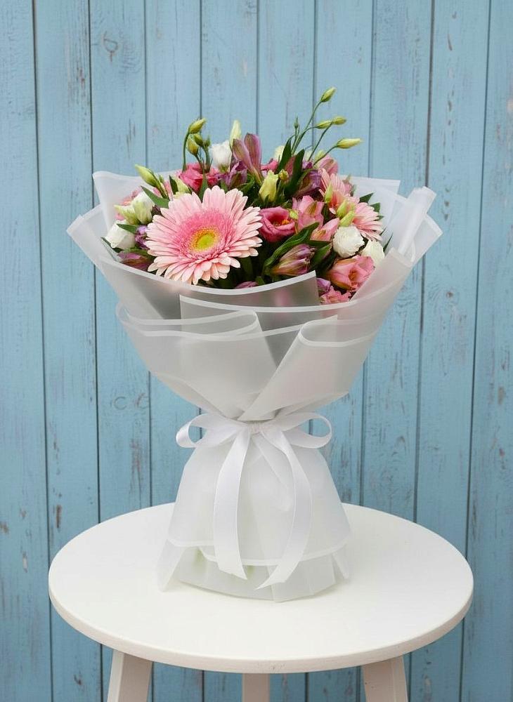 Букет цветов из: Герберы, Альстромерии и Лизиантусы в Смышляевка