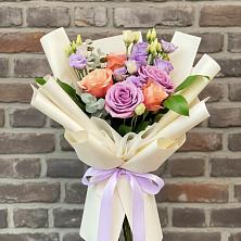 Букет цветов из:  Лизиантусы и Розы в Смышляевка