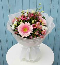 Букет цветов из:  Герберы, Альстромерии и Лизиантусы в Смышляевка