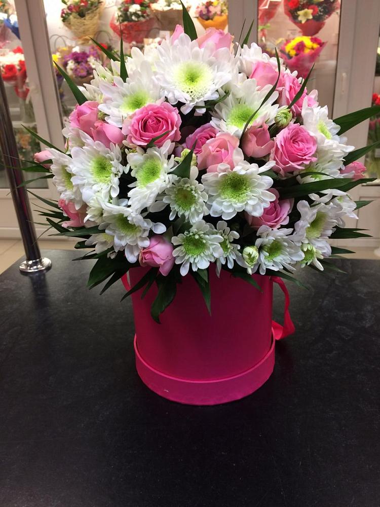 Цветочная композиция из Розы и Хризантемы в шляпной коробке в Смышляевка