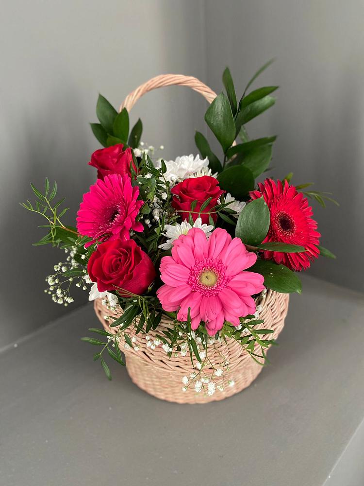 Цветочная композиция из Розы, Хризантемы и Герберы в корзине в Смышляевка