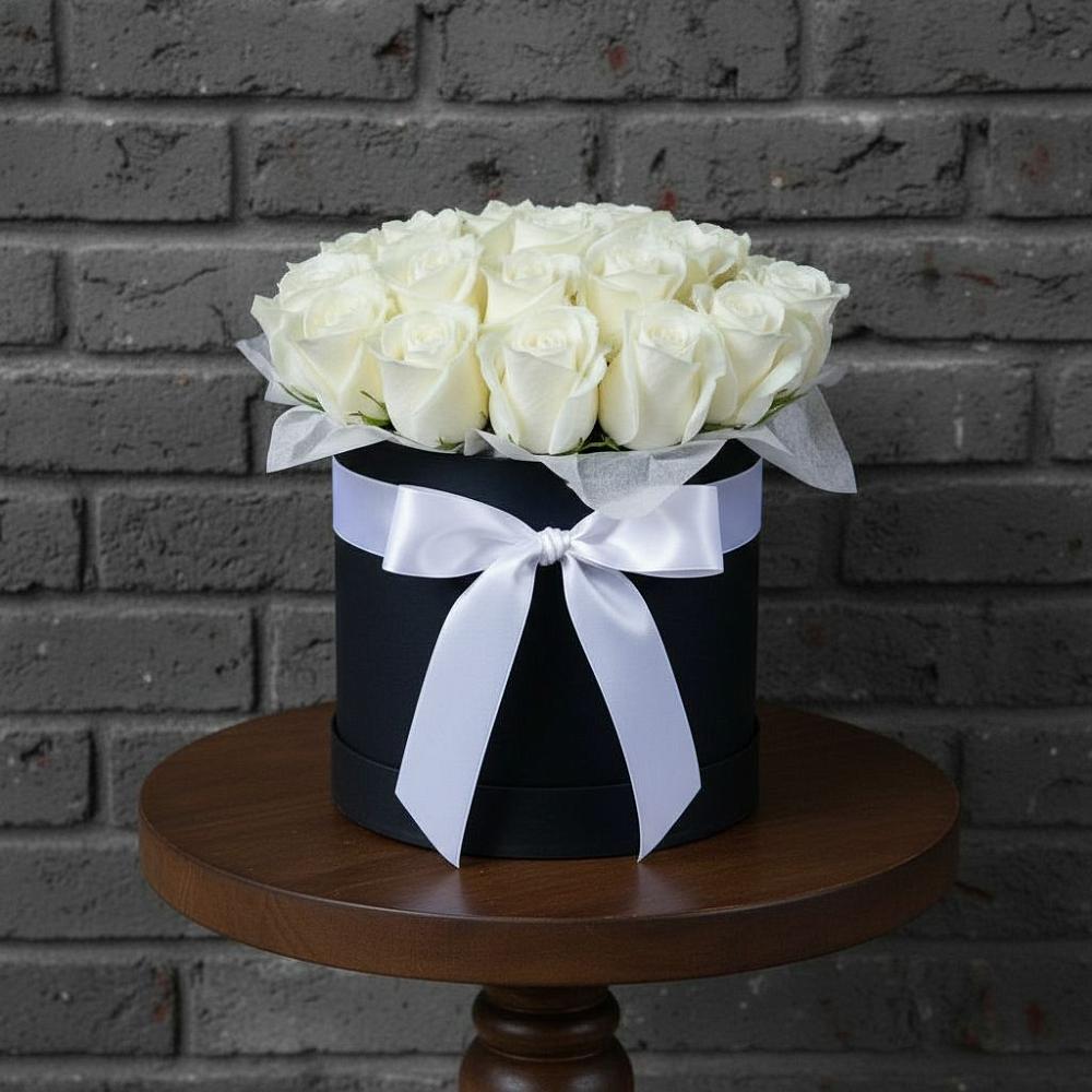 Цветочная композиция из Розы в шляпной коробке в Смышляевка