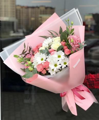 Букет цветов из: Розы, Лизиантусы и Хризантемы в Смышляевка
