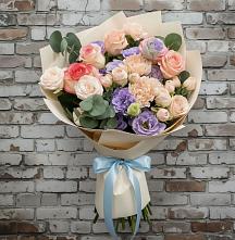 Букет цветов из:  Розы, Лизиантусы и Гвоздики в Смышляевка