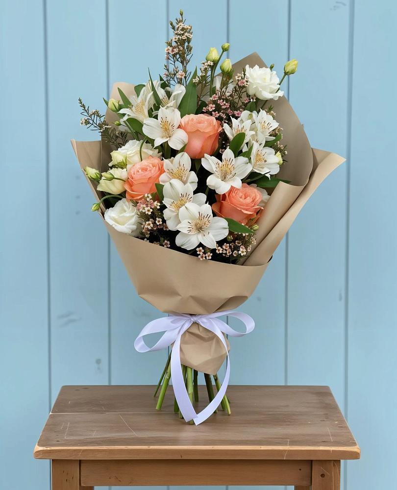 Букет цветов из: Альстромерии, Лизиантусы, Розы и Хризантемы в Смышляевка