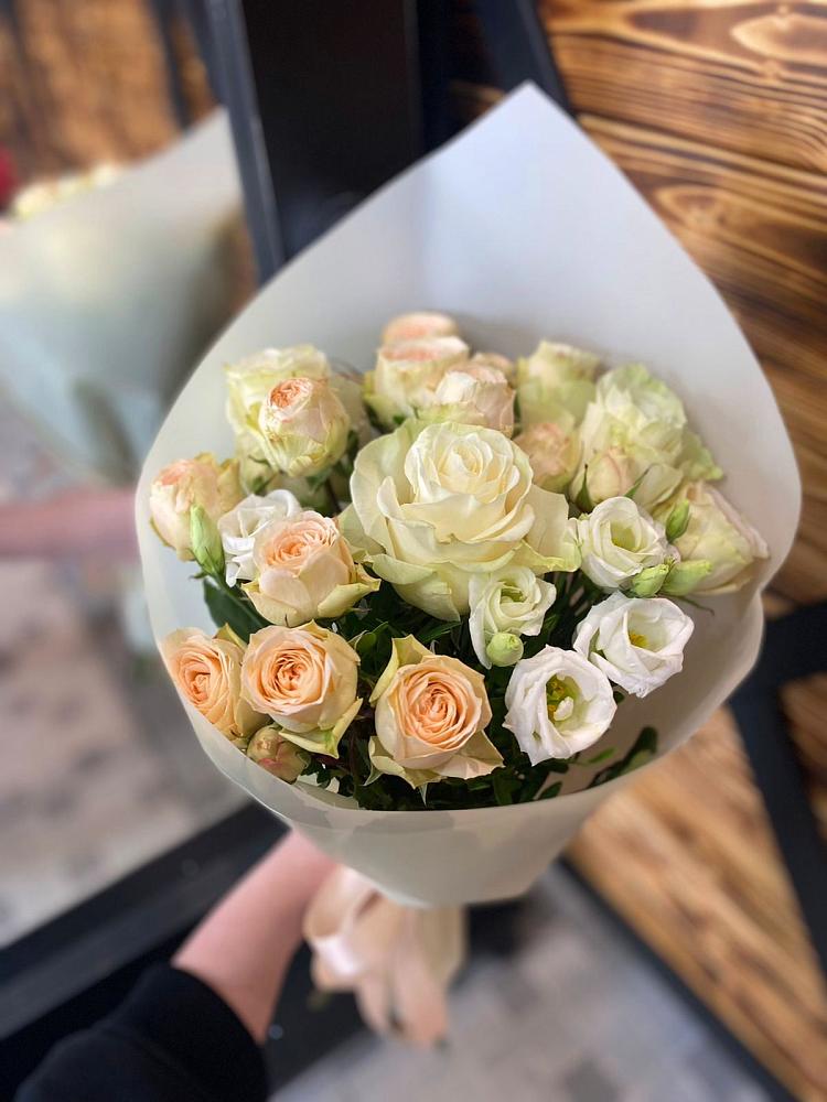 Букет цветов из: Розы и Лизиантусы в Смышляевка