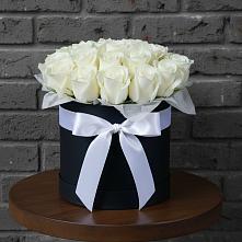 Цветочная композиция из Розы в шляпной коробке в Смышляевка